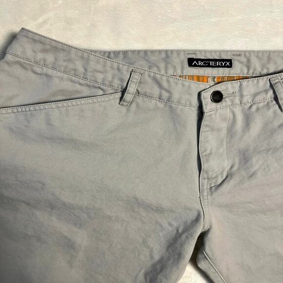 Arc'teryx Tech Chino Shorts Women's 10 Gray Athleisure Gorpcore Camp Hike Field - Picture 2 of 9